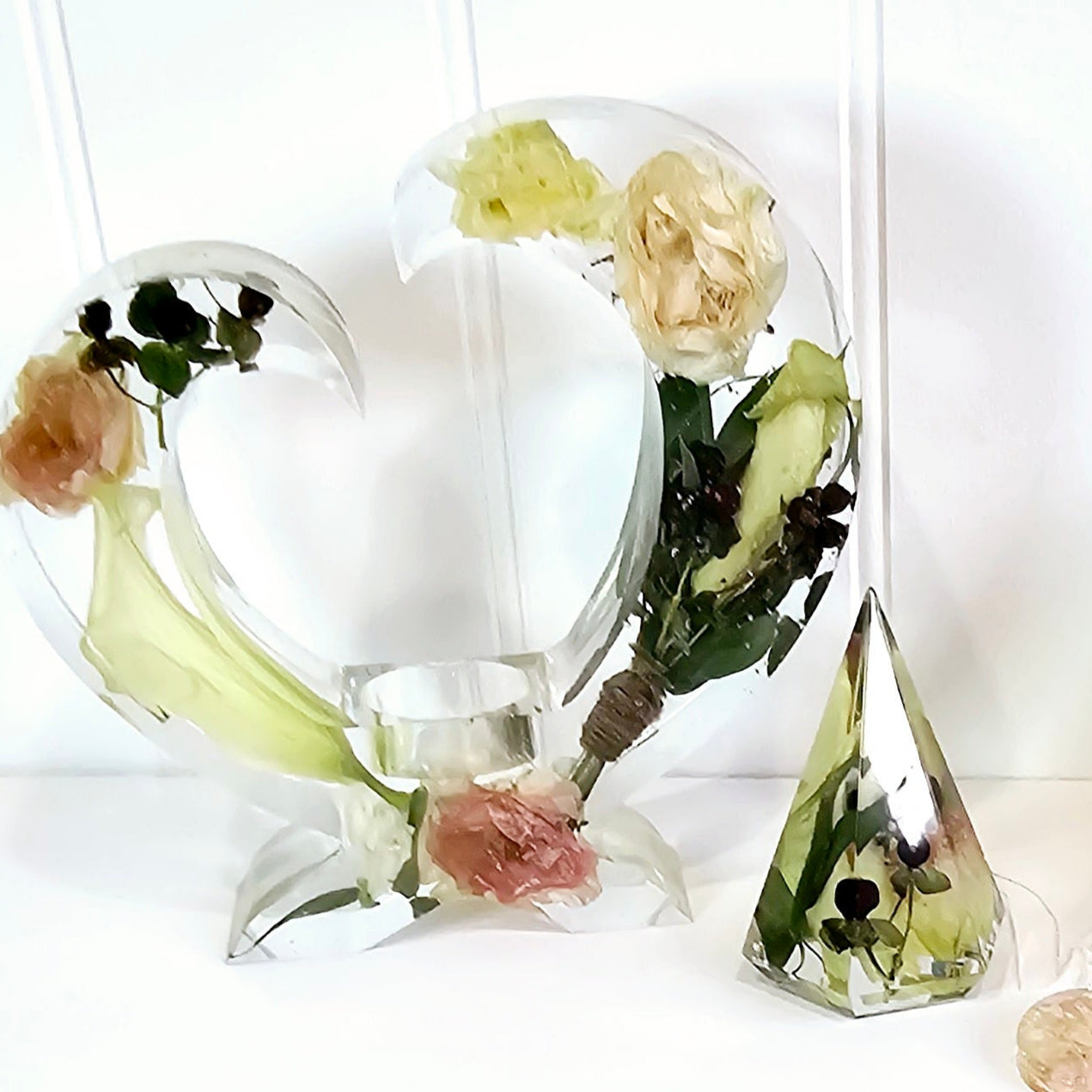 large standing heart resin flower preservation tealight holder